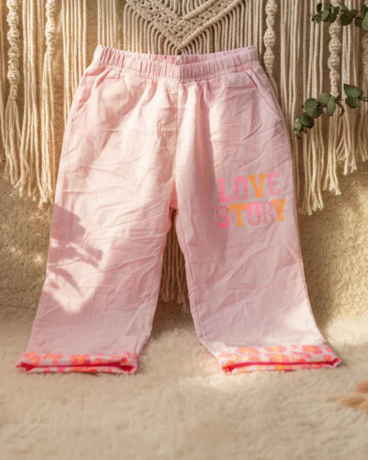 Moderne Jogpant mit Neon Leo Muster Jogpants bequeme_Jogpant_mit_Print_Love_Stora Purplerose Fashion