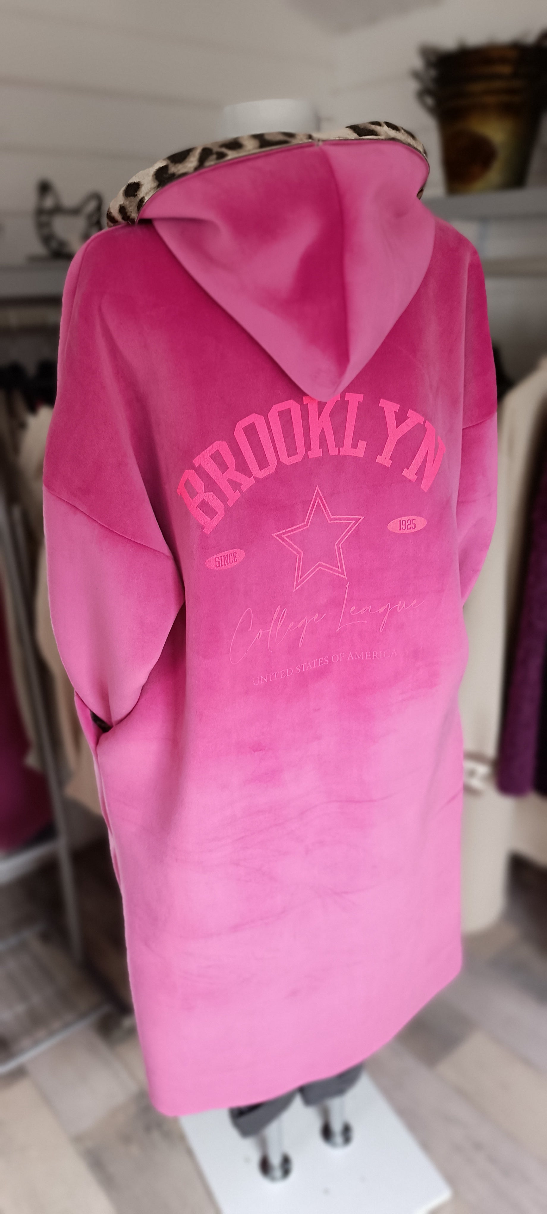 Mantel Brooklyn Star