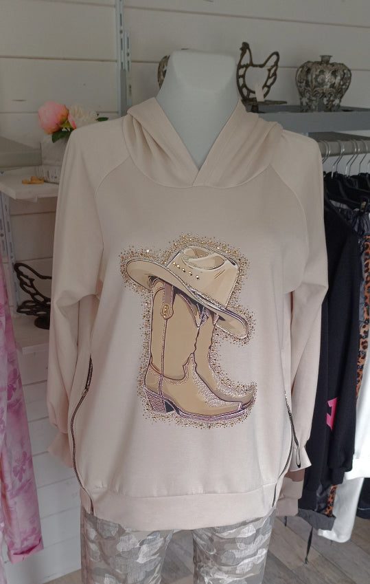 Damen Sweatshirt mit Kapuze
Farbe Beige
Kapuze
an den Seiten 2 raffinierte Reißverschlüsse&nbsp;
die Reißverschlüsse lassen sich von oben nach unten öffnen
auffälliger Print
Print Cowboystiefel und Hut
Verzierung mit Strasssteinchen und Metallperlen
glatte Bündchen an den Ärmeln
weich fließender Stoff
AA ca. 58 cm, passend bis Größe 42/44
Armlänge ca. 45 cm, Länge ca. 66 cm
Material: 50% Viskose, 45% Polyester, 5% Elasthan
Keine Garantie für abfallende Steinchen und Metallperlen